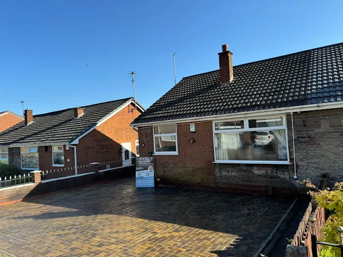 Resin bound patio with silver grey aggregate in Chorlton